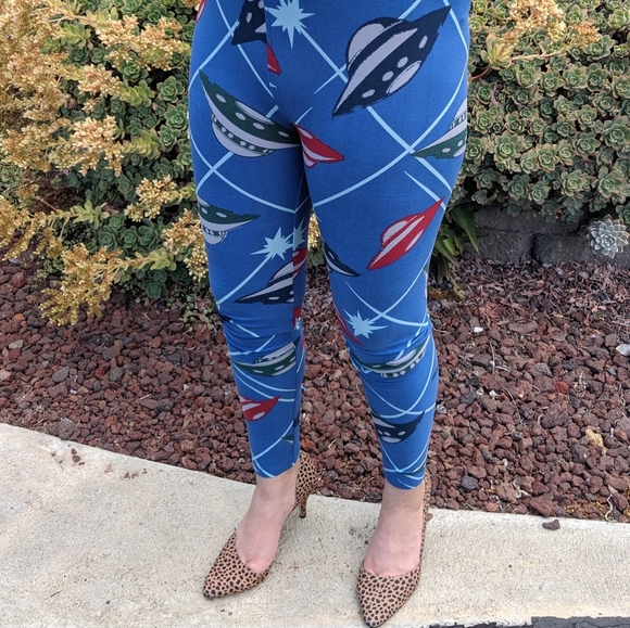 LuLaRoe UFO 🛸 One Size Leggings - Picture 1 of 1